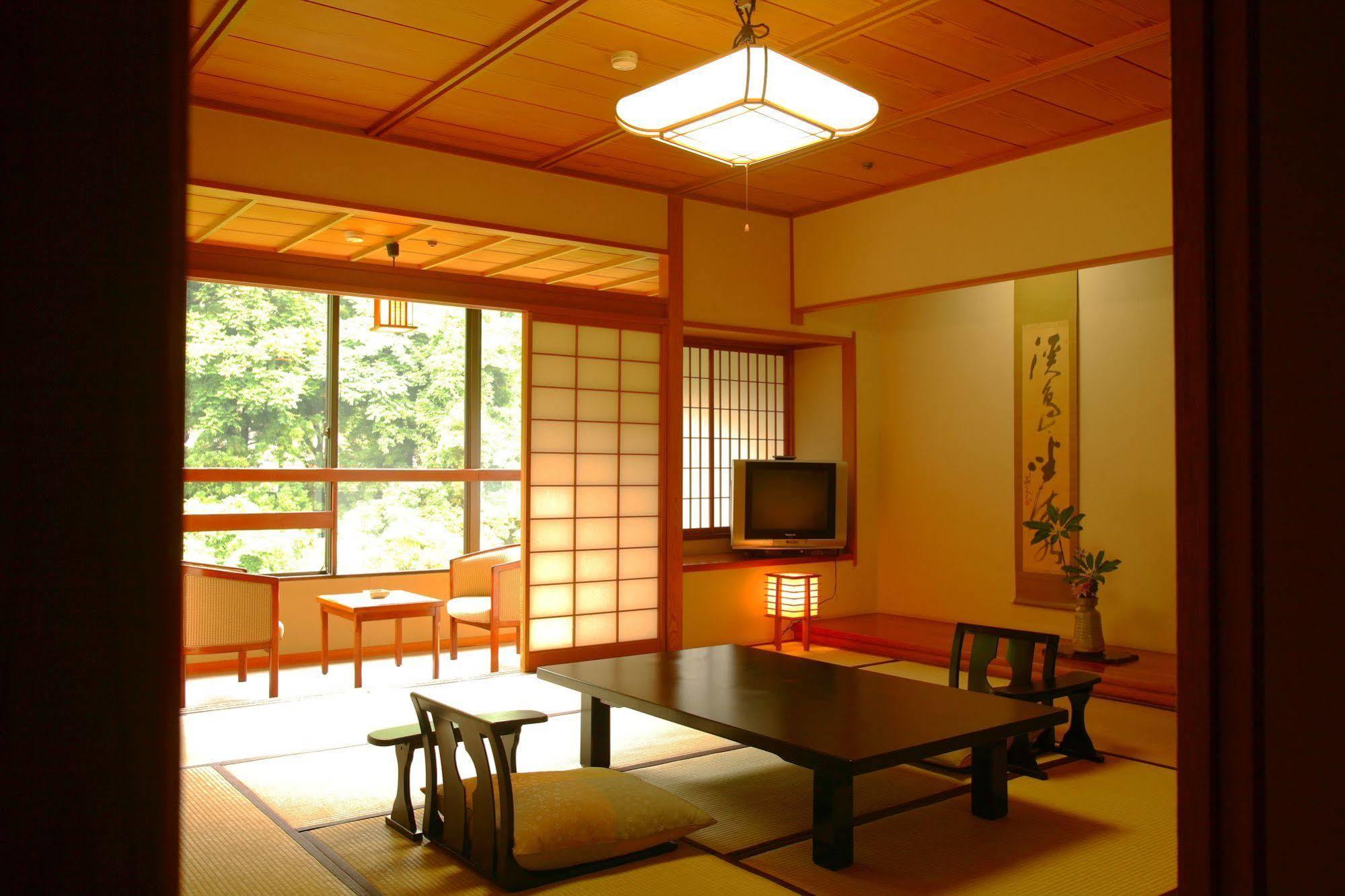 Yamanakaonsen Ohanami Kyubei Ryokan 4*